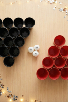 Party Becher Set Made in Germany - 22 extra stabile und nachhaltige Hartplastik Becher 450ml Spülmaschinengeeignet und Wiederverwendbar (Rot/Schwarz)